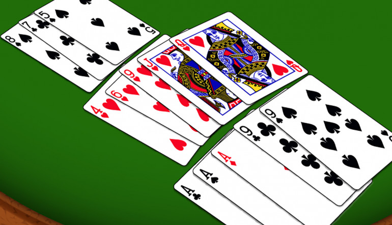 Eis a distribuição de cartas num jogo de poker chinês