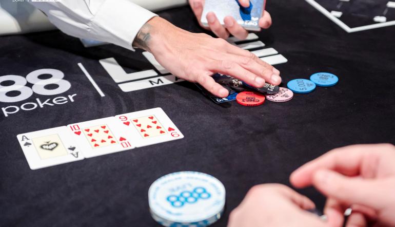 Como os Draws no Poker Permitem Transformar Mãos Fracas em Vitórias